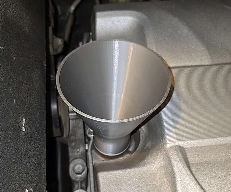 Toyota Screw-On Oil Funnel