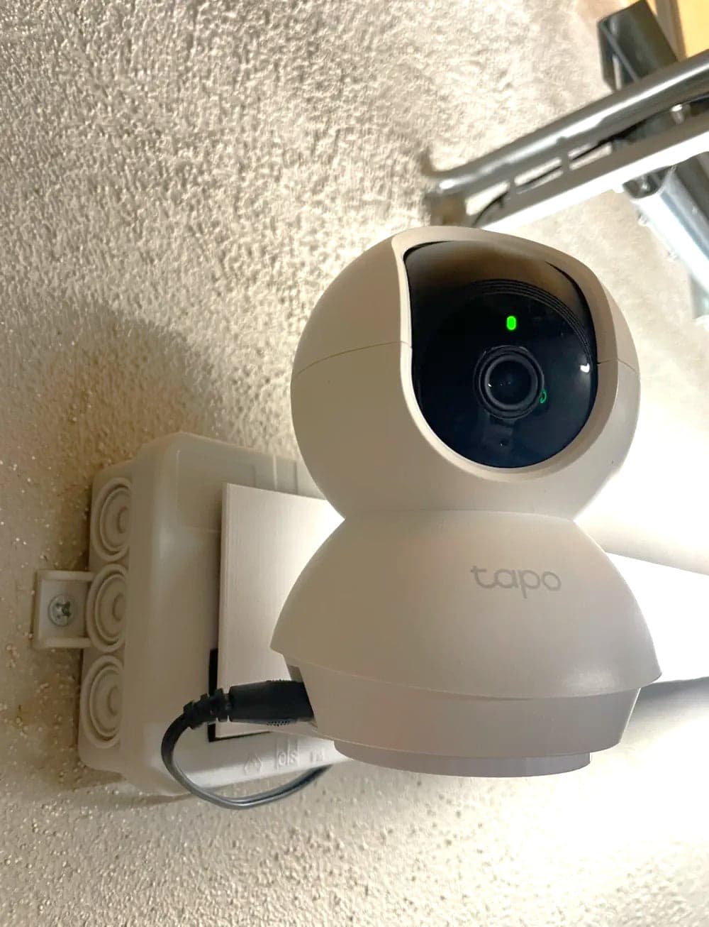 TP-Link Tapo C200 / C210 Camera Flat Mount – Stable Plastic Base for Wall