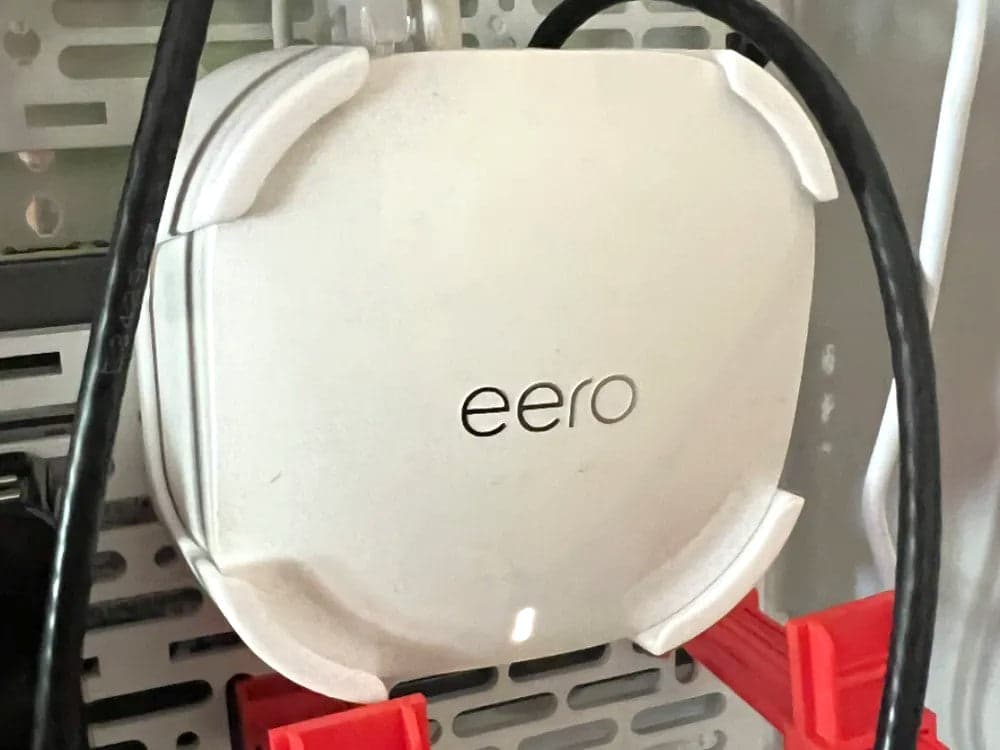 Eero 6 Wall Mount – Sturdy Plastic Bracket for a Clean and Space-Saving Mount