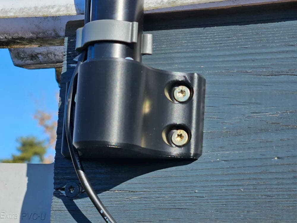 Yuka Mini RTK Antenna Mount – Compact Wall Bracket for Mammotion Yuka Mini