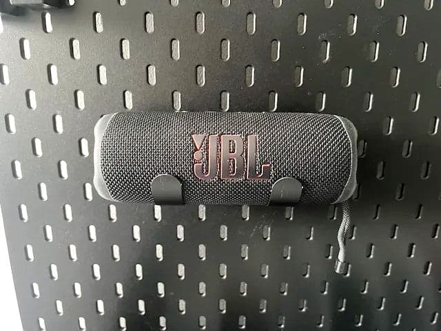 JBL Flip 6 Speaker Holder for Skadis Pegboard – Secure & Stylish Speaker Mount